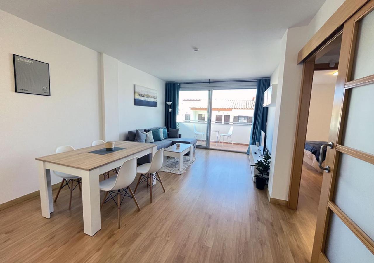 2-Bedroom Brand New Apartment Steps From The Beach Llanca Ngoại thất bức ảnh