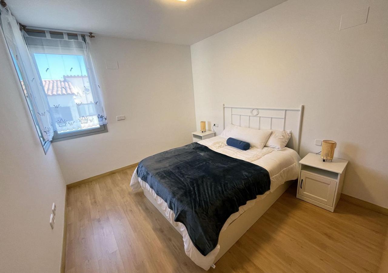 2-Bedroom Brand New Apartment Steps From The Beach Llanca Ngoại thất bức ảnh