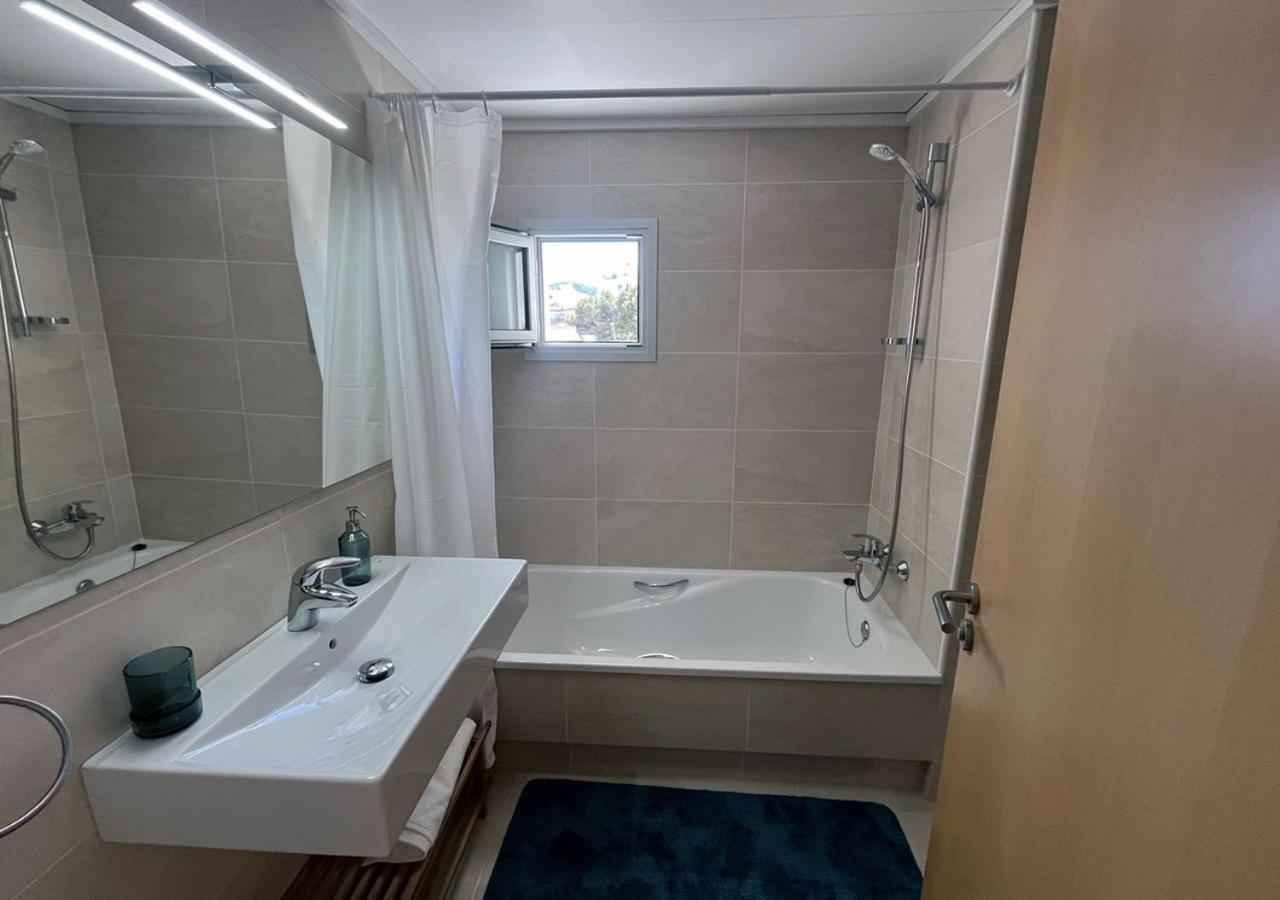 2-Bedroom Brand New Apartment Steps From The Beach Llanca Ngoại thất bức ảnh